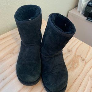Black Short Uggs Size 7.5